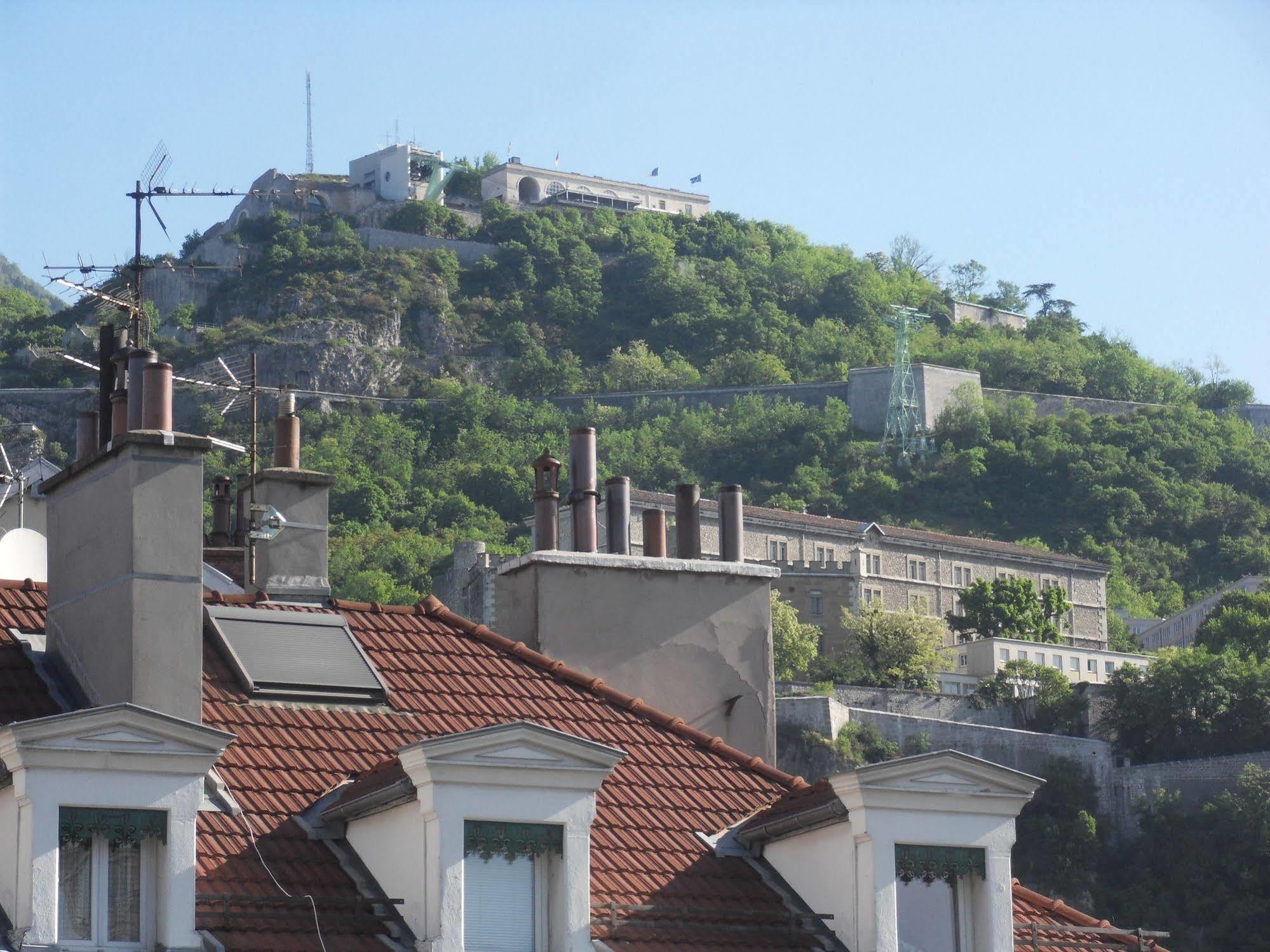 Ibis Styles Grenoble Centre Gare Hotel Exterior foto